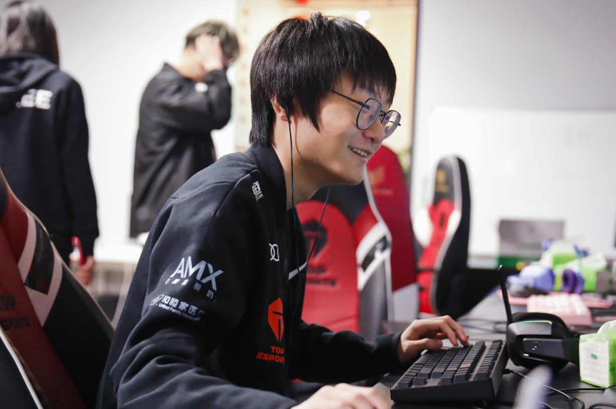 莎拉波娃关键节点突破纪录，TES带队取胜！的简单介绍九游体育APP