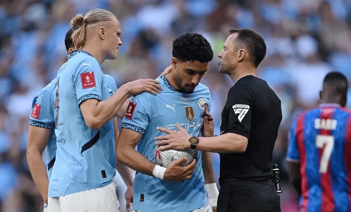 关于赛地聚焦：国王杯今晨热度飙升；西汉姆临场应变；赛场秩序良好；控场能力受关注的信息