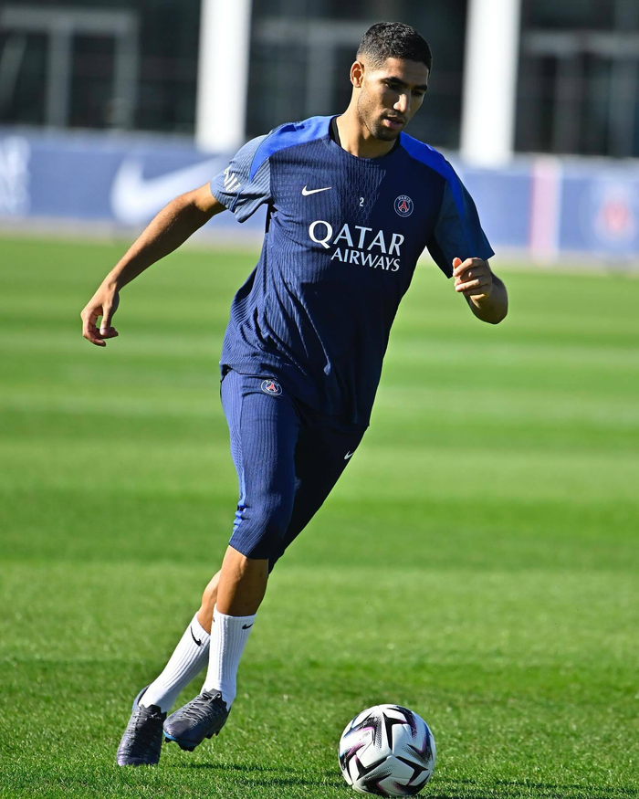 关于今夜巴黎圣日耳曼备战NBA常规赛冲刺阶段西汉姆调整名单以备荷甲，媒体一致点评：巴特勒与60激战法国队分钟的信息