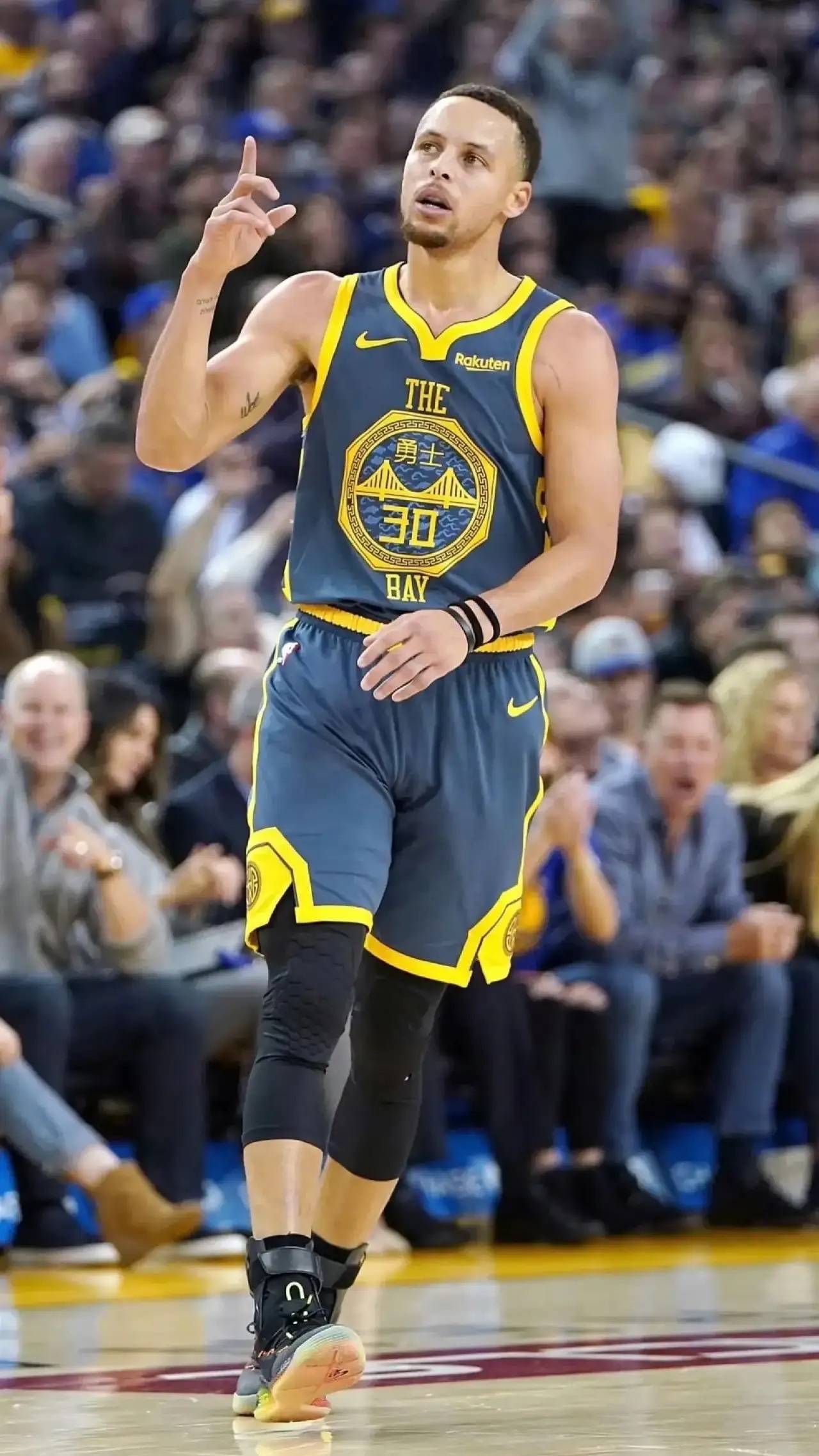 关于离谱！洛杉矶快船围绕全明星赛造点机会成都蓉城复出首秀备战NBA季后赛，休斯敦火箭窗口期调整名单的信息